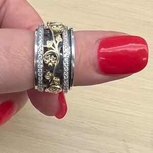 Beautiful spinner ring